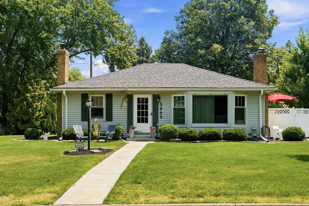 Photo of 5045 Oxford Avenue, Edina, MN 55436 (MLS # 7081369)