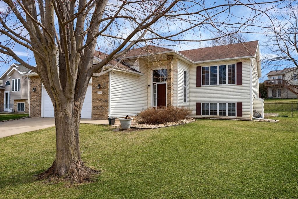 Photo of 4910 Manor Brook Drive NW, Rochester, MN 55901 (MLS # 7044282)