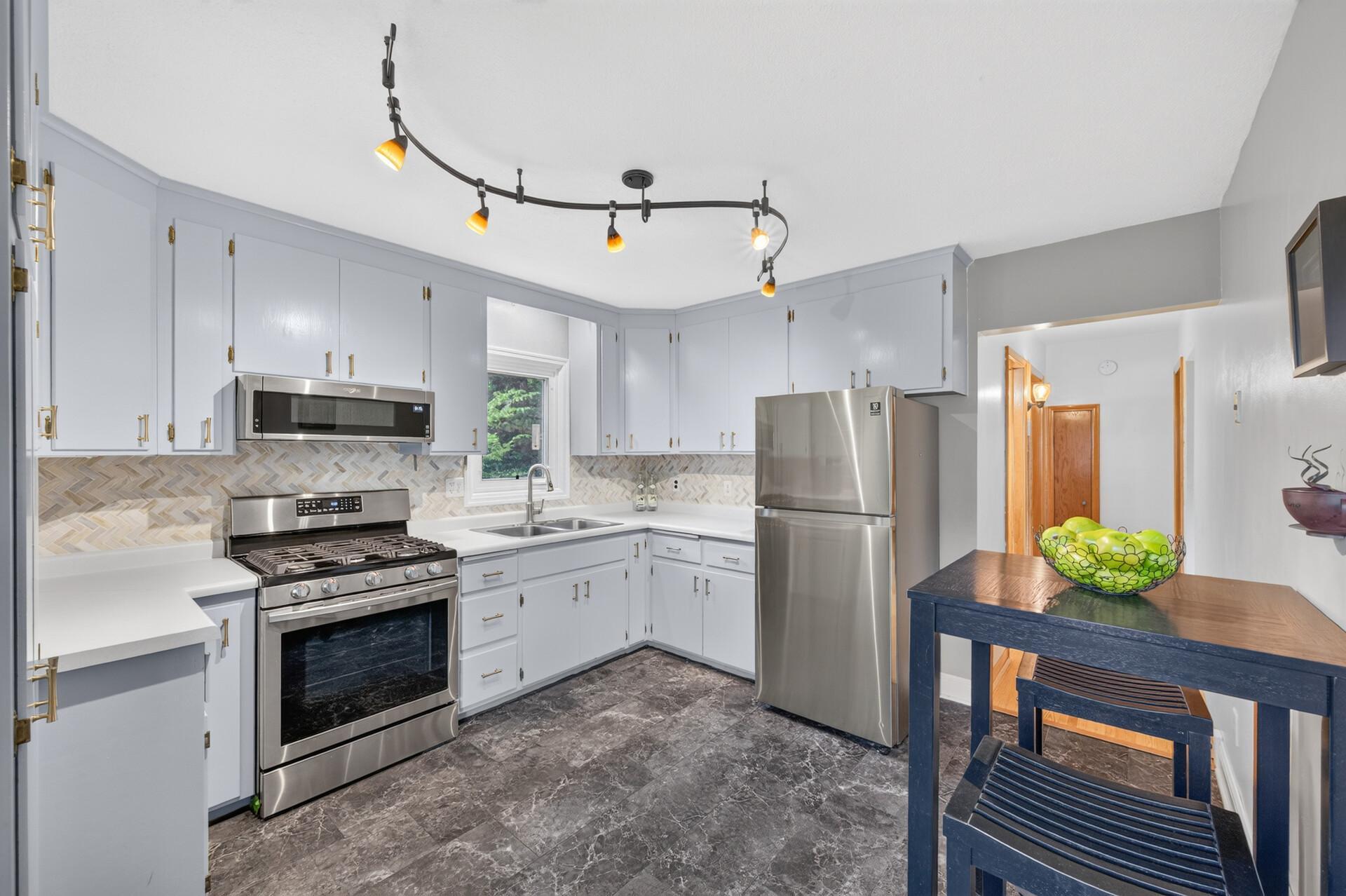2431 Ridge Lane