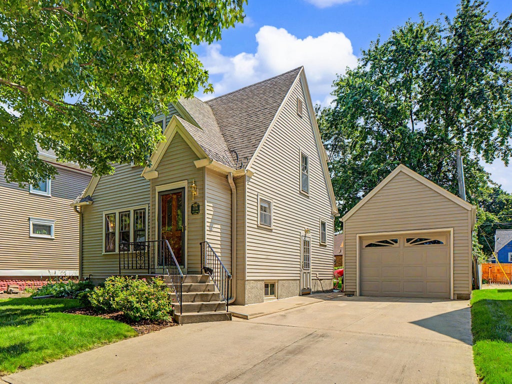 Photo of 1206 1st Street NW, Rochester, MN 55901 (MLS # 7121147)