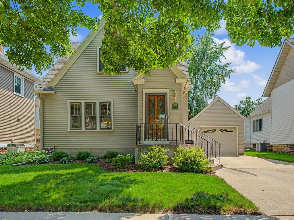 Photo of 1206 1st Street NW, Rochester, MN 55901 (MLS # 7121147)