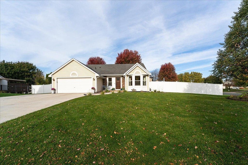 Photo of 565 Coventry Parkway, Eagan, MN 55123 (MLS # 7161917)