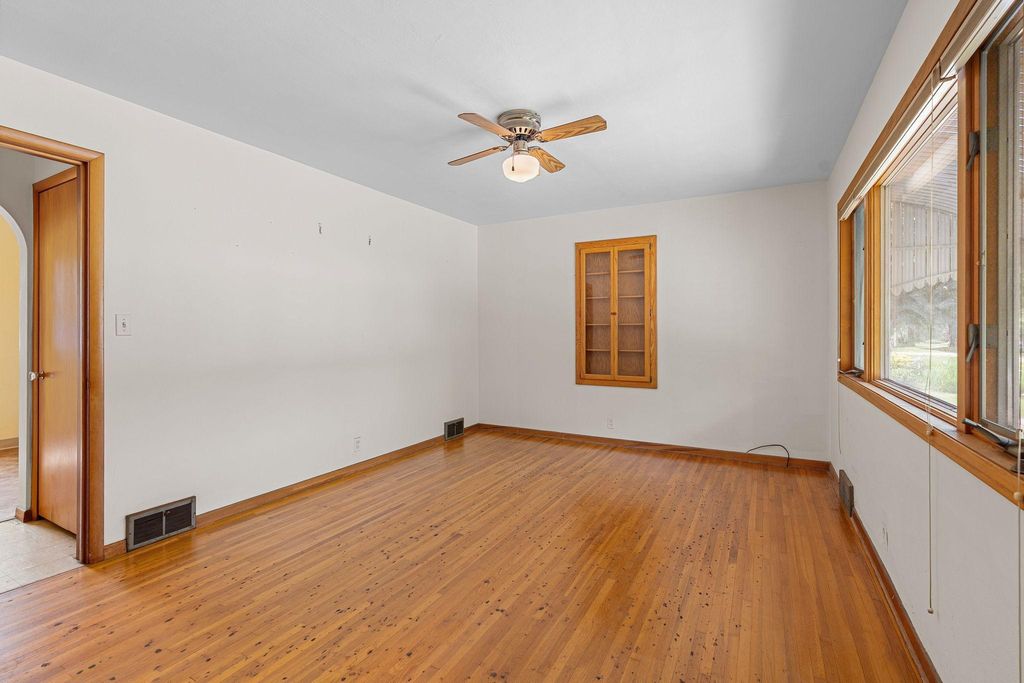 Photo of 227 5th Avenue NE, Faribault, MN 55021 (MLS # 7089559)