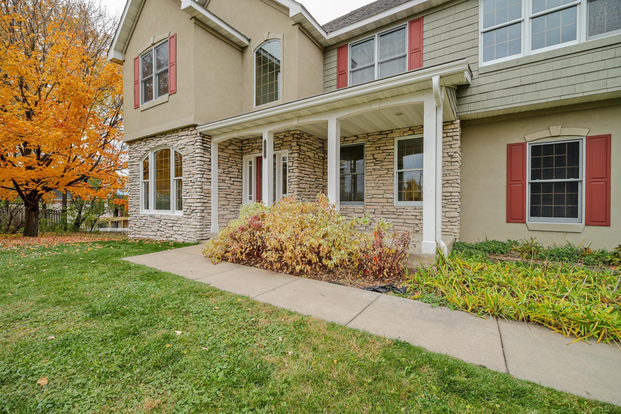 11811 Ridgemount Avenue W