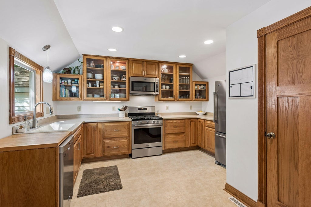 Photo of 733 Tatum Street, Saint Paul, MN 55104 (MLS # 7139524)