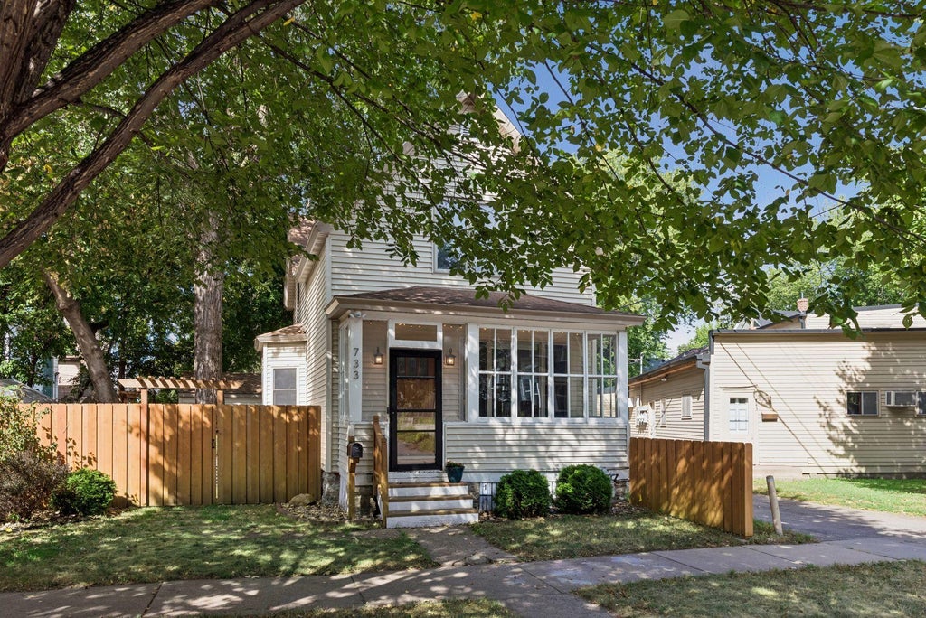 Photo of 733 Tatum Street, Saint Paul, MN 55104 (MLS # 7139524)