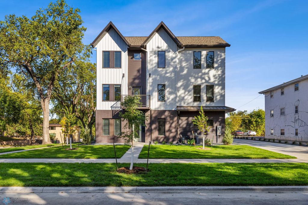 Photo of 502 8th Street S #5, Fargo, ND 58103 (MLS # 6530134)