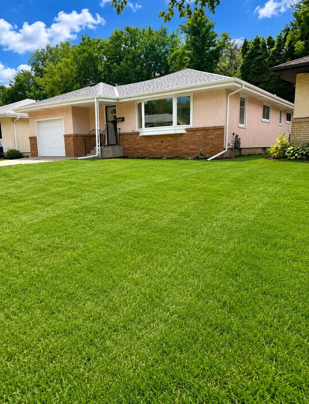 Photo of 1600 Suburban Avenue, Saint Paul, MN 55106 (MLS # 7128090)