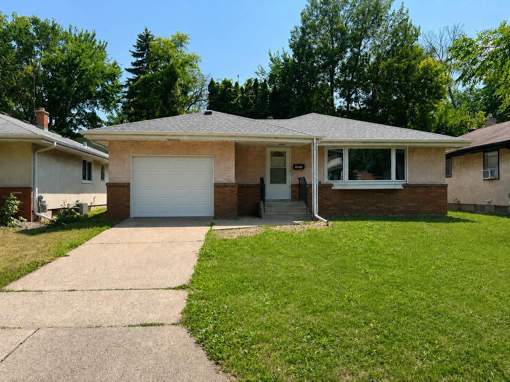 Photo of 1600 Suburban Avenue, Saint Paul, MN 55106 (MLS # 7128090)