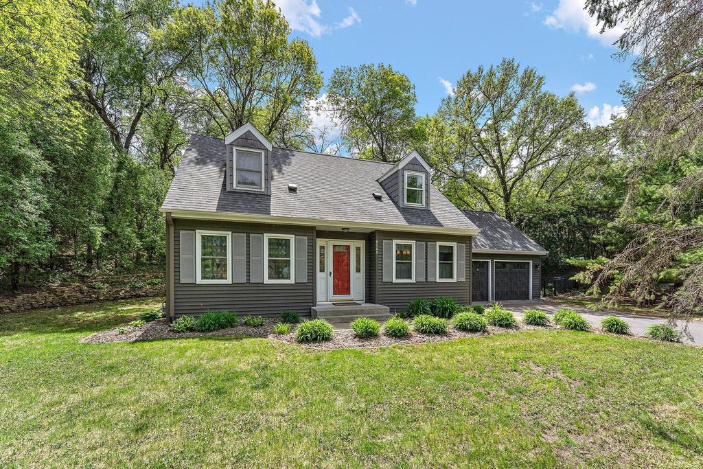 Photo of 9888 Oak Shore Drive, Lakeville, MN 55044 (MLS # 7074900)