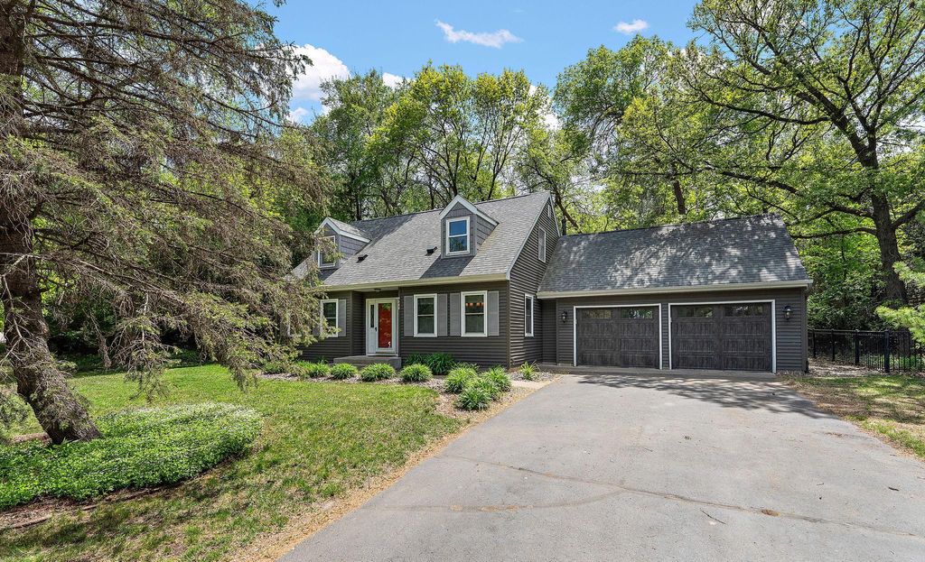 Photo of 9888 Oak Shore Drive, Lakeville, MN 55044 (MLS # 7074900)