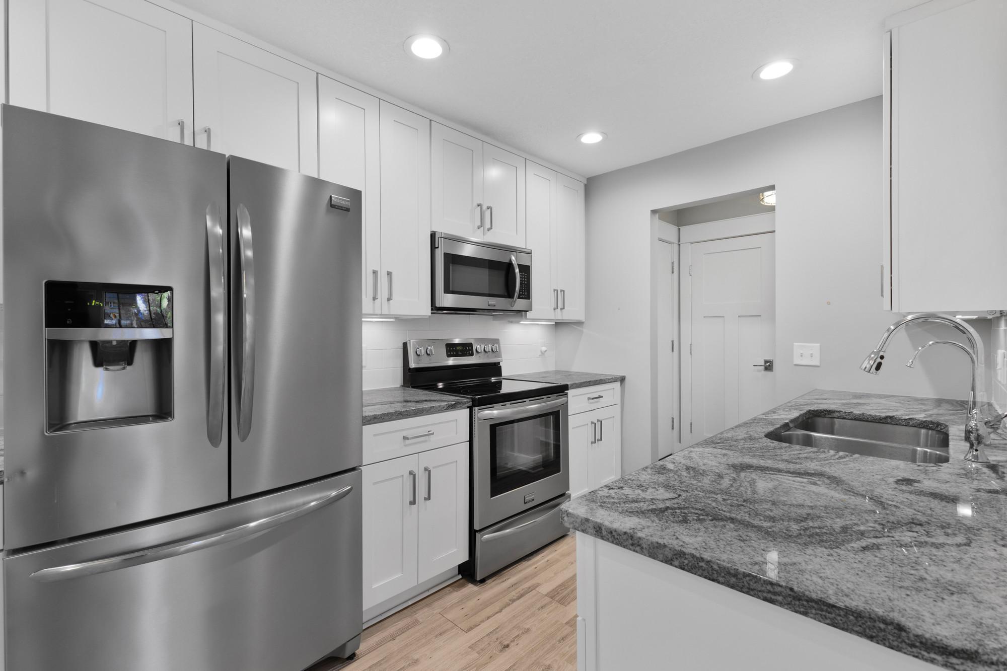 205 Barry Avenue S 210