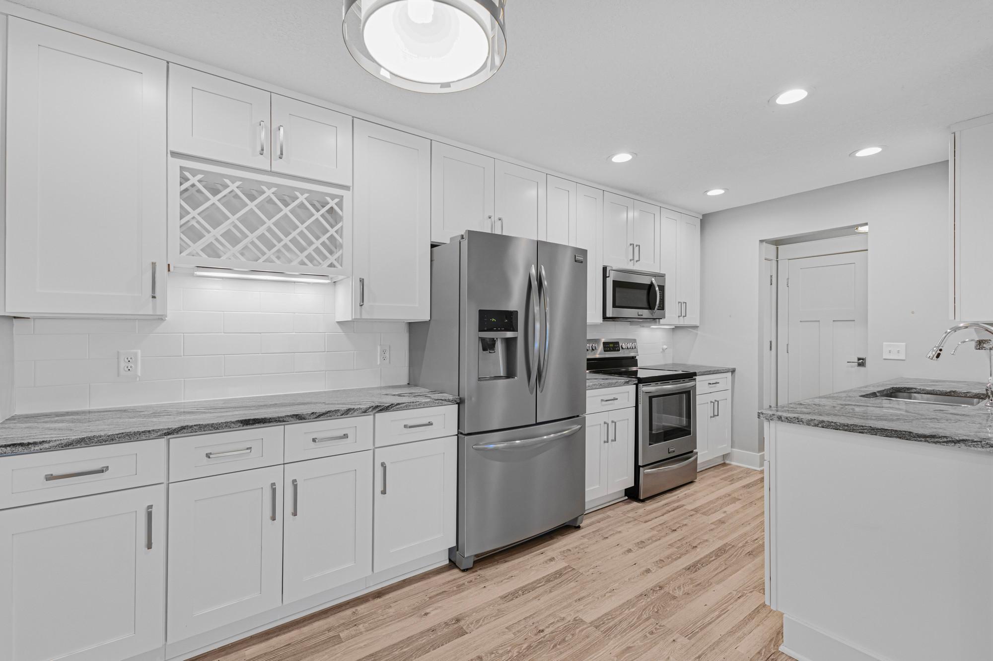 205 Barry Avenue S 210