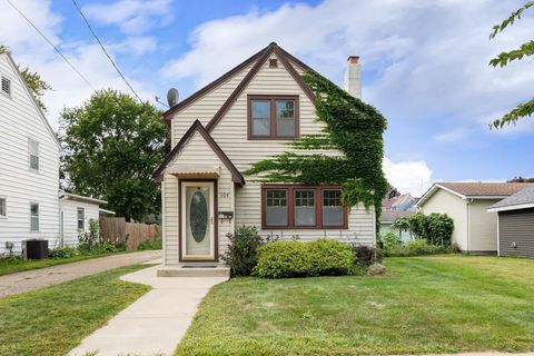 Photo of 304 9th Street SW, Austin, MN 55912 (MLS # 6779790)
