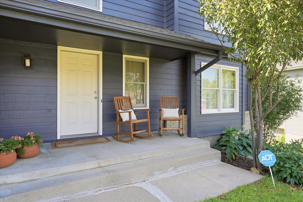 Photo of 20955 Jamestown Avenue, Lakeville, MN 55044 (MLS # 7111921)