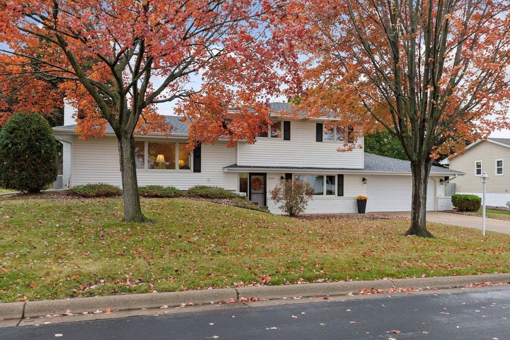 Photo of 2329 Explorer Court, Burnsville, MN 55337 (MLS # 6808415)