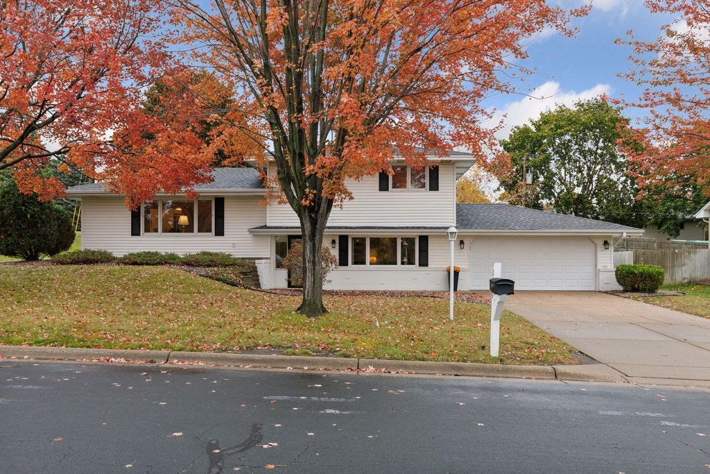 Photo of 2329 Explorer Court, Burnsville, MN 55337 (MLS # 6808415)