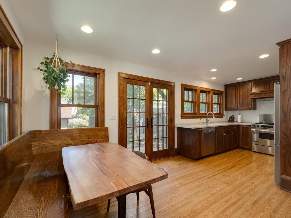 1222 W 53rd Street