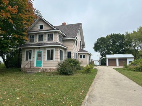 Photo of 321 Highway 7 E, Hutchinson, MN 55350 (MLS # 6800484)