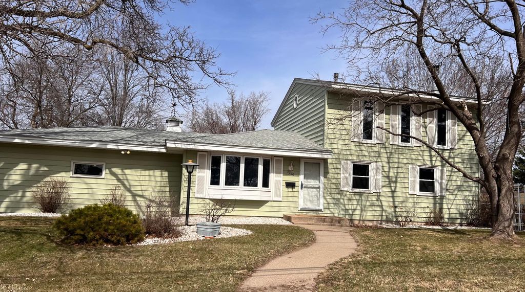 Photo of 3210 W 110th Street, Bloomington, MN 55431 (MLS # 7044034)
