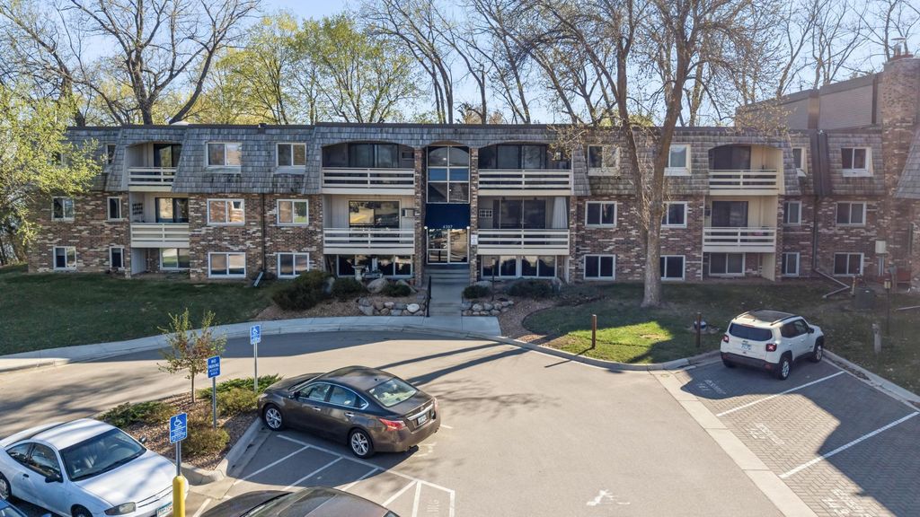 Photo of 4397 Wilshire Boulevard #103, Mound, MN 55364 (MLS # 7065736)