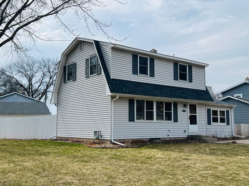 Photo of 1948 Lakeaires Boulevard, White Bear Lake, MN 55110 (MLS # 7042769)