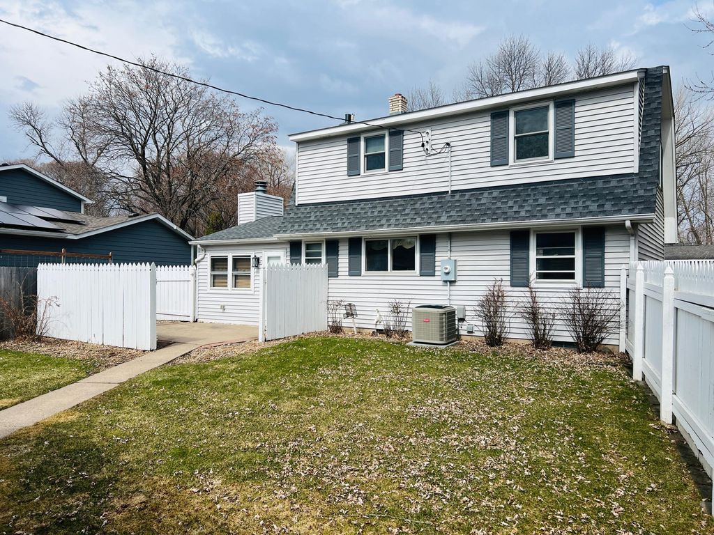 Photo of 1948 Lakeaires Boulevard, White Bear Lake, MN 55110 (MLS # 7042769)