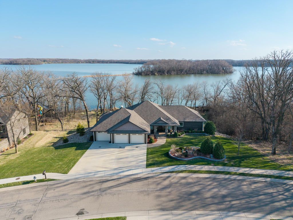 Photo of 2313 9th Street W, Albert Lea, MN 56007 (MLS # 6706574)