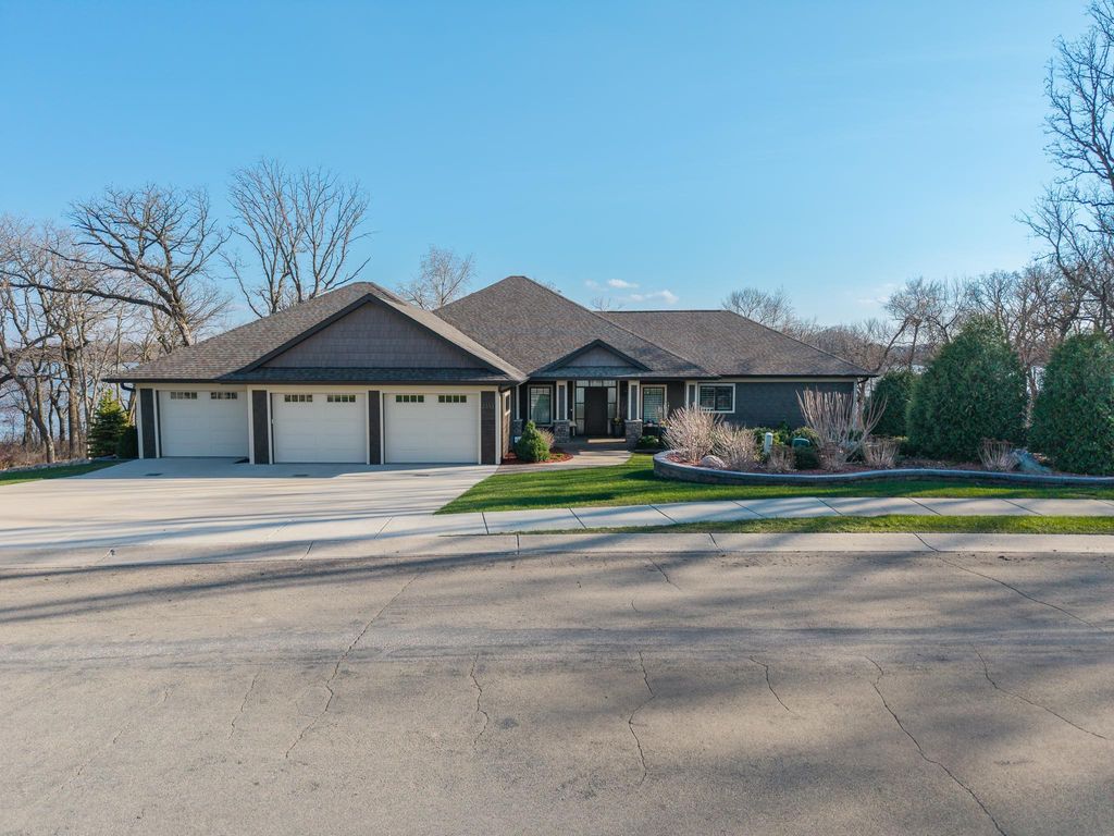 Photo of 2313 9th Street W, Albert Lea, MN 56007 (MLS # 6706574)