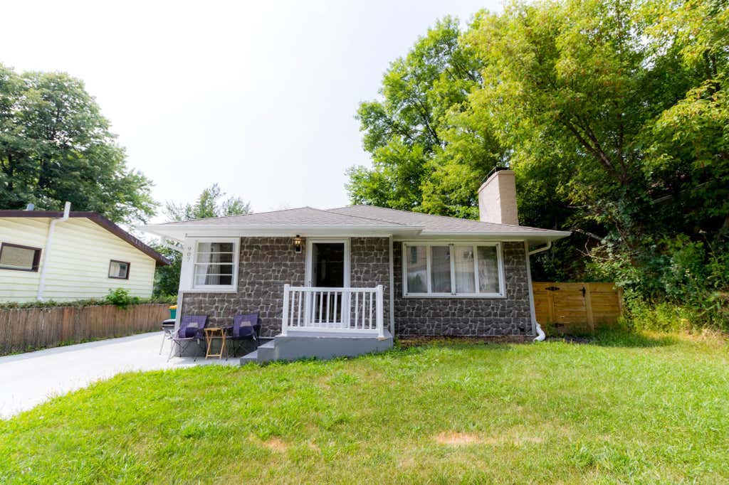 Photo of 907 &amp; 907 1/2 14th Avenue SW, Rochester, MN 55902 (MLS # 7108921)