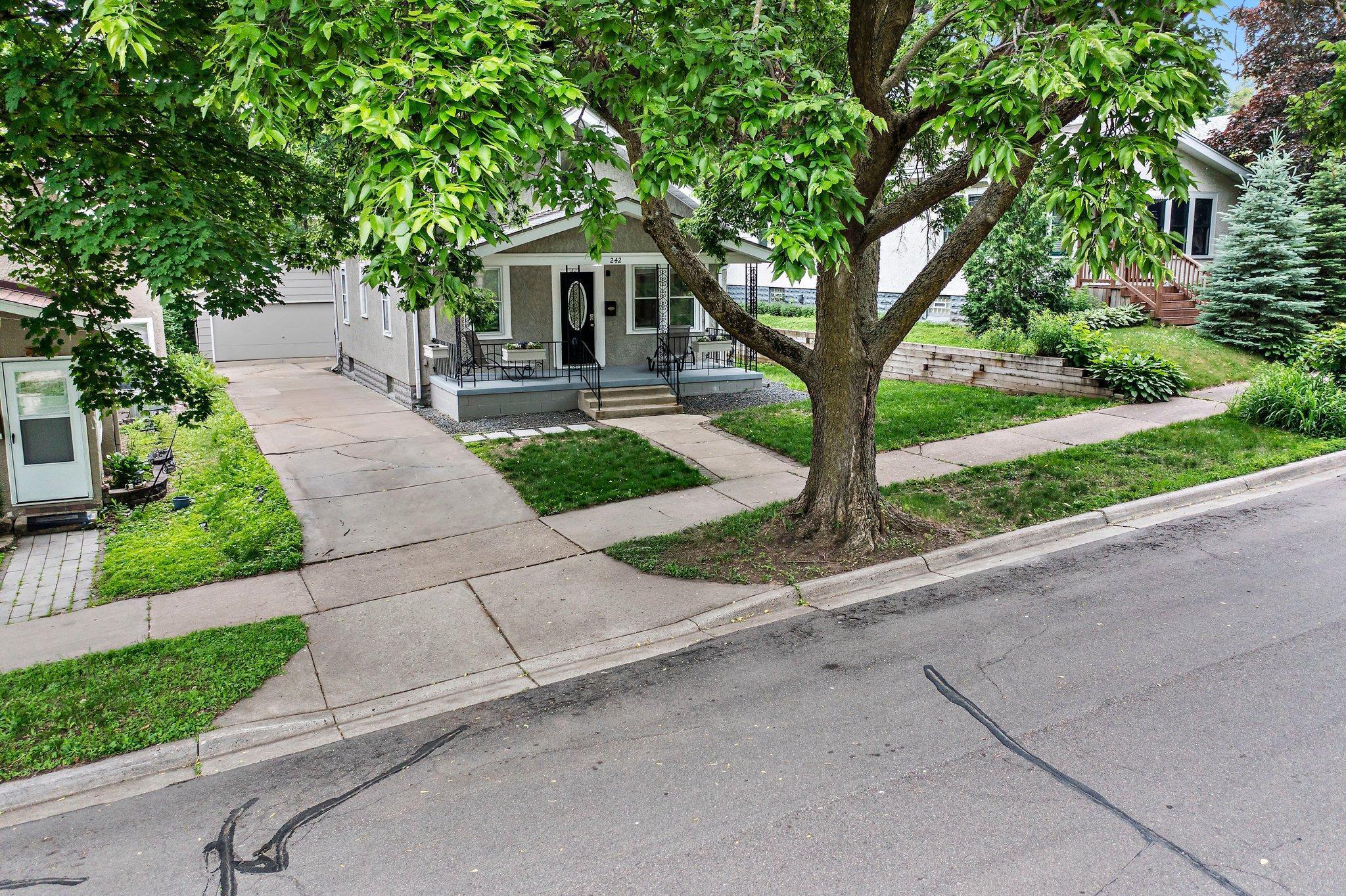 242 Winona Street W