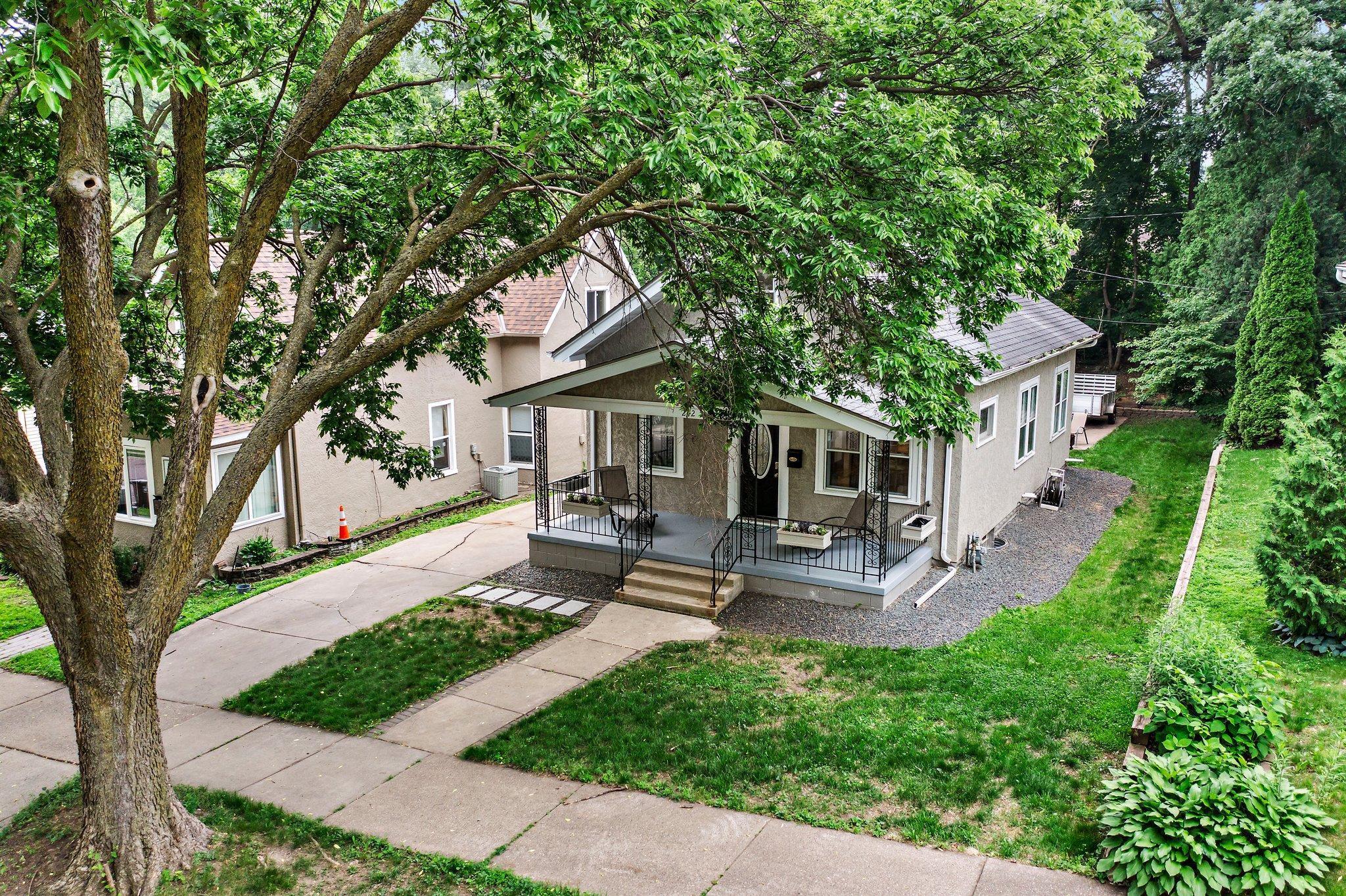 242 Winona Street W