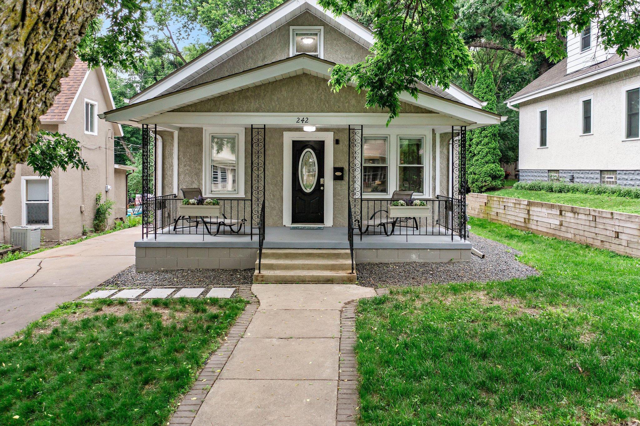 242 Winona Street W