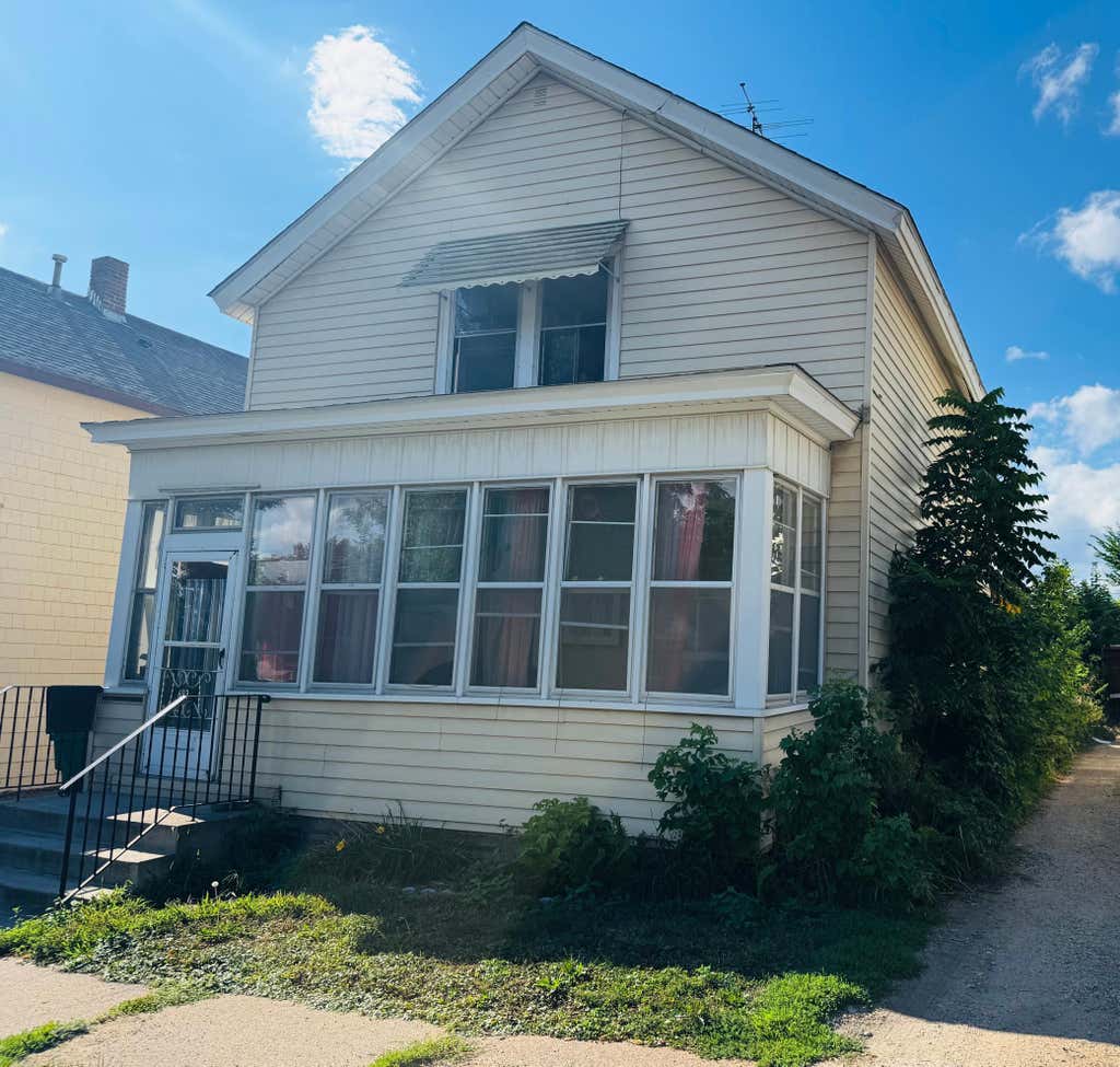 Photo of 693 5th Street E, Saint Paul, MN 55106 (MLS # 7111461)
