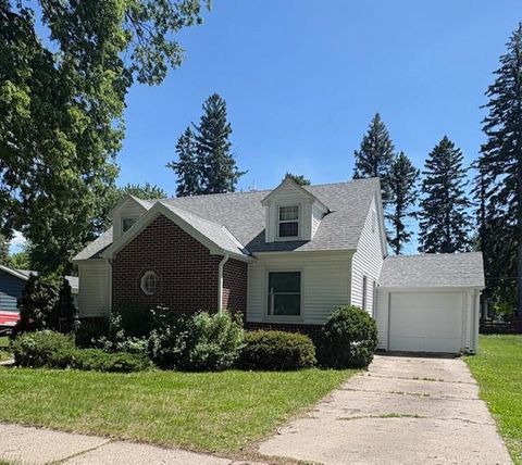 Photo of 808 Grove Avenue, Montevideo, MN 56265 (MLS # 7082426)