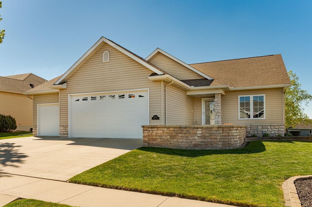 Photo of 3304 Lakeridge Lane NW, Rochester, MN 55901 (MLS # 7073904)