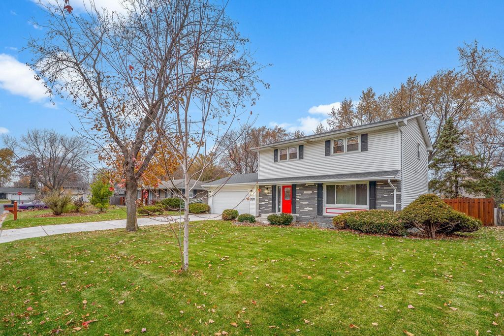 Photo of 9012 47 1/2 Avenue N, New Hope, MN 55428 (MLS # 6822267)