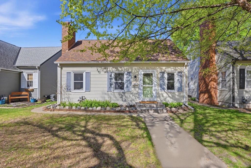 Photo of 4211 Russell Avenue N, Minneapolis, MN 55412 (MLS # 7099177)