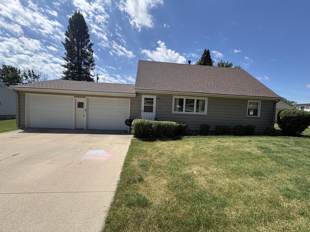 Photo of 702 Glenview Drive, Albert Lea, MN 56007 (MLS # 7099813)