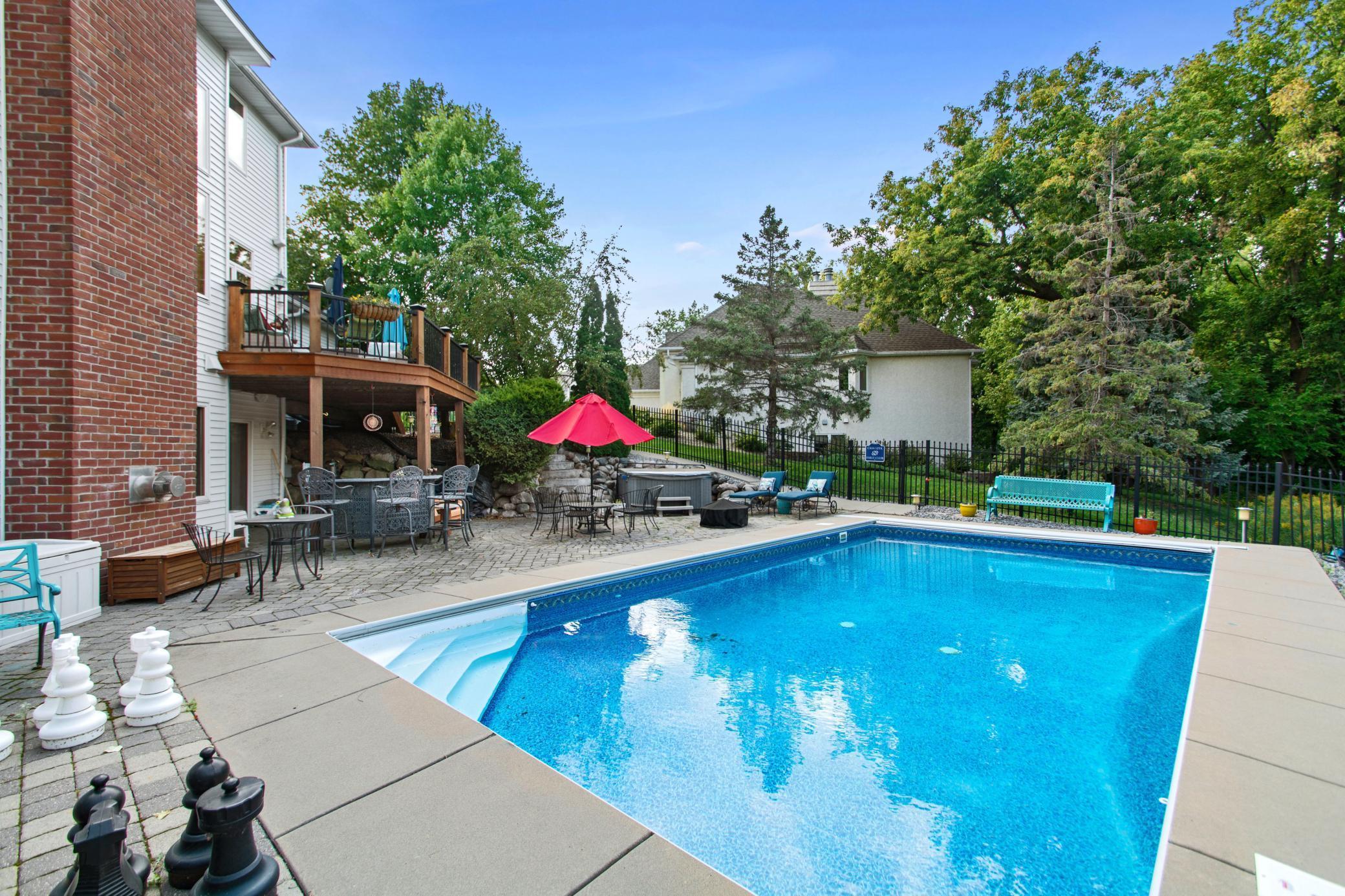 3400 Shadyview Lane N