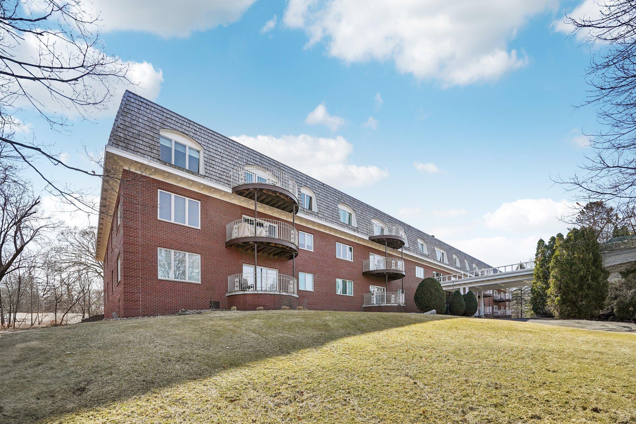 8621 Basswood Road 32