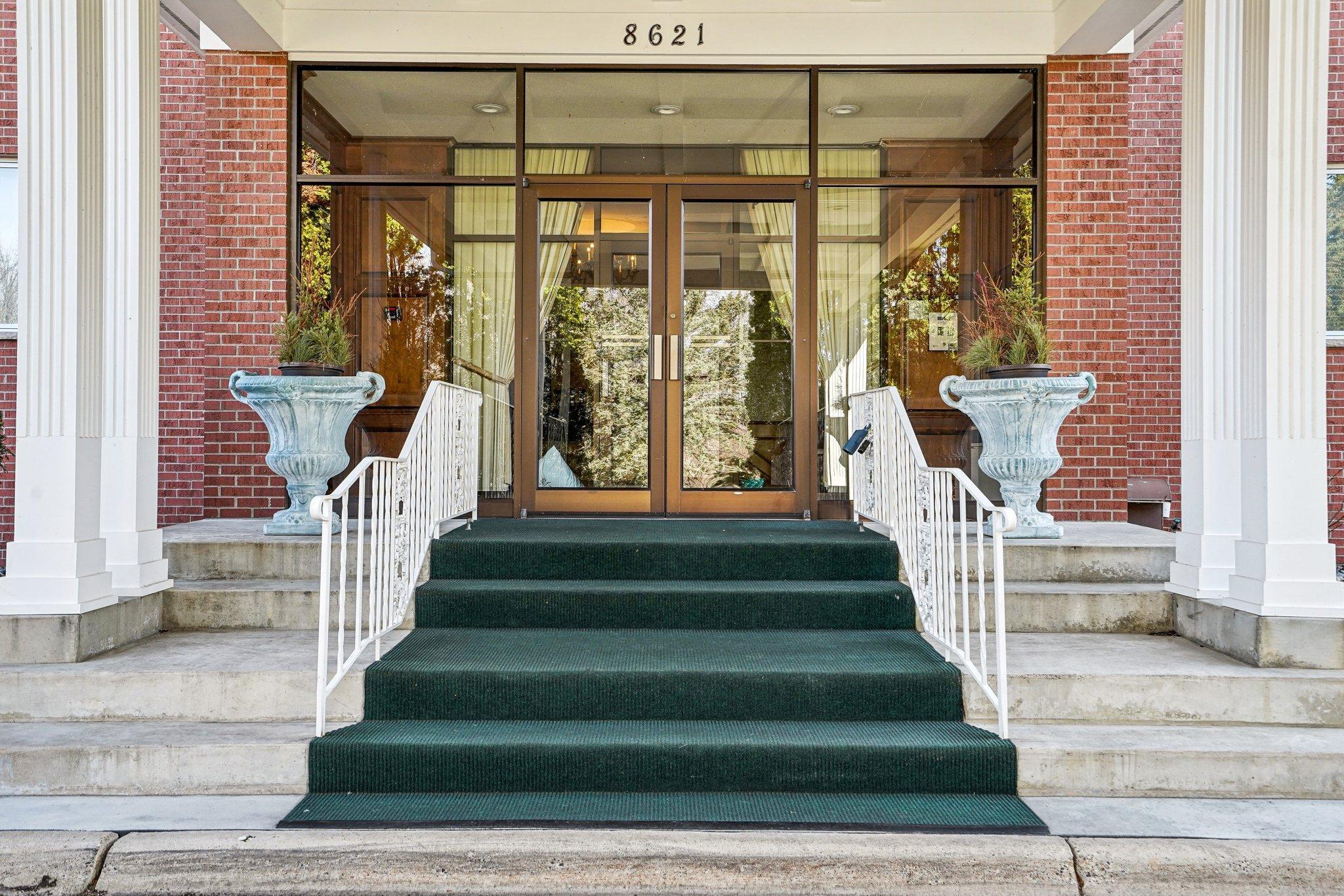 8621 Basswood Road 32