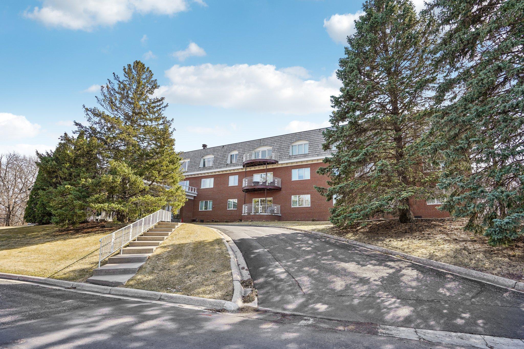 8621 Basswood Road 32