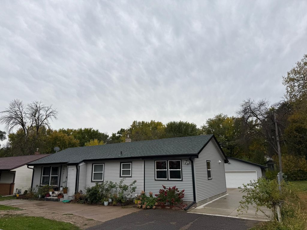 Photo of 1743 White Bear Avenue N, Maplewood, MN 55109 (MLS # 6809954)