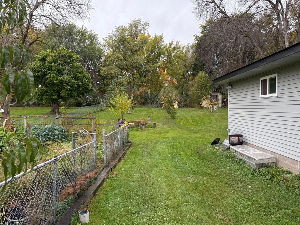 Photo of 1743 White Bear Avenue N, Maplewood, MN 55109 (MLS # 6809954)