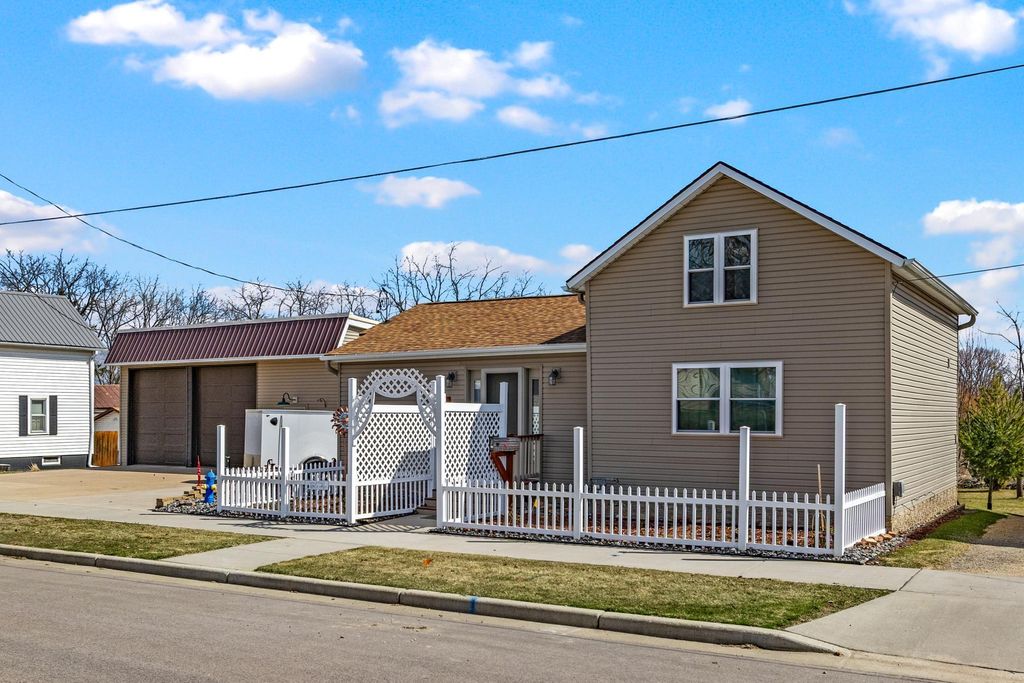 Photo of 1716 Kilbourn Avenue, Tomah, WI 54660 (MLS # 7043374)