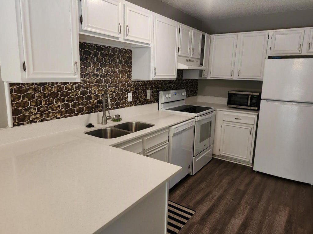 Photo of 4444 Woodgate Court, Eagan, MN 55122 (MLS # 7115195)