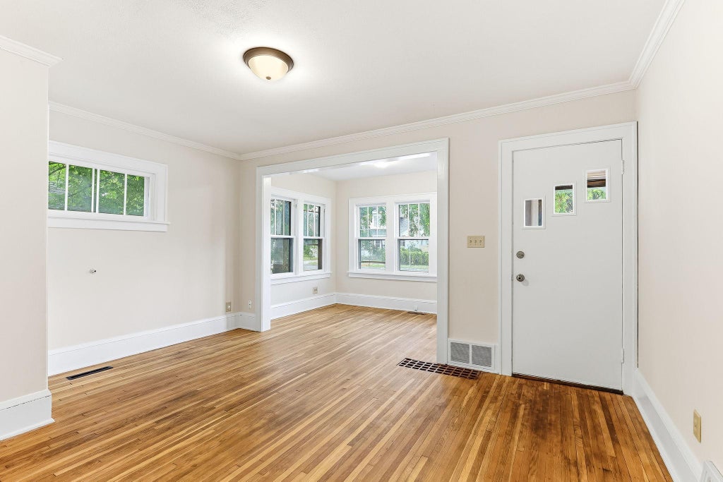 Photo of 1812 Minnehaha Avenue E, Saint Paul, MN 55119 (MLS # 7138695)