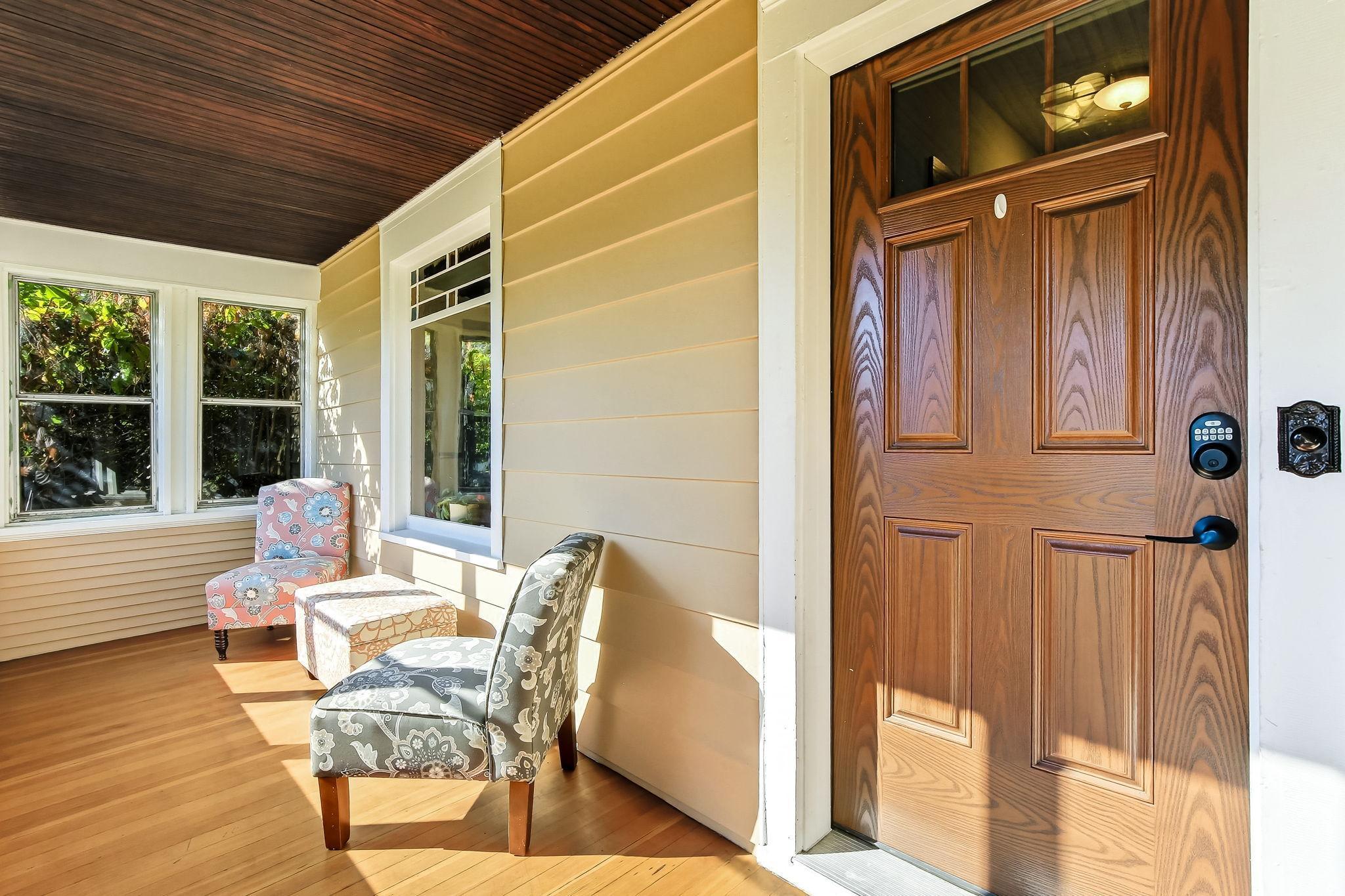 389 Fairview Avenue N