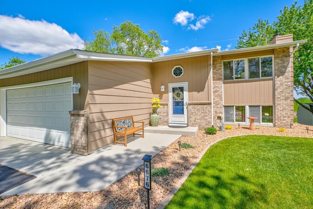 Photo of 6676 Sandlewood Road, Woodbury, MN 55125 (MLS # 7070230)
